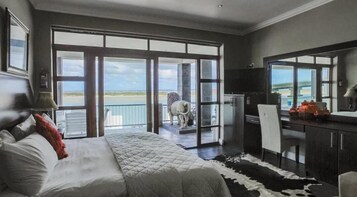 客房内保险箱、特色装修、办公桌、笔记本电脑工作区