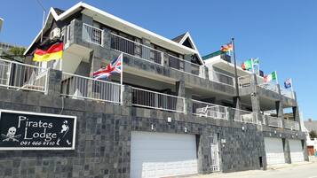 Fachada de la propiedad