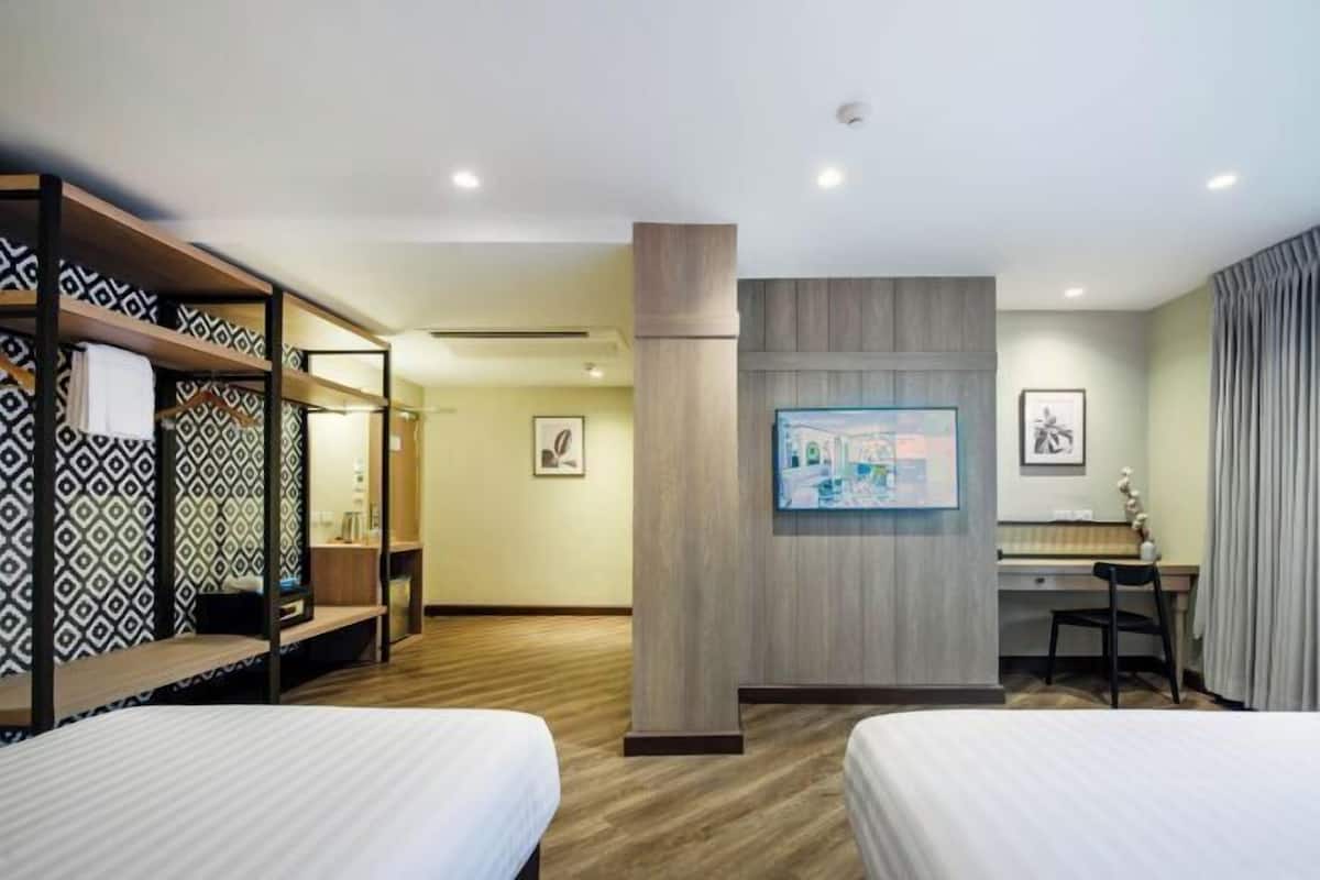Premium bedding, in-room safe, desk, blackout curtains