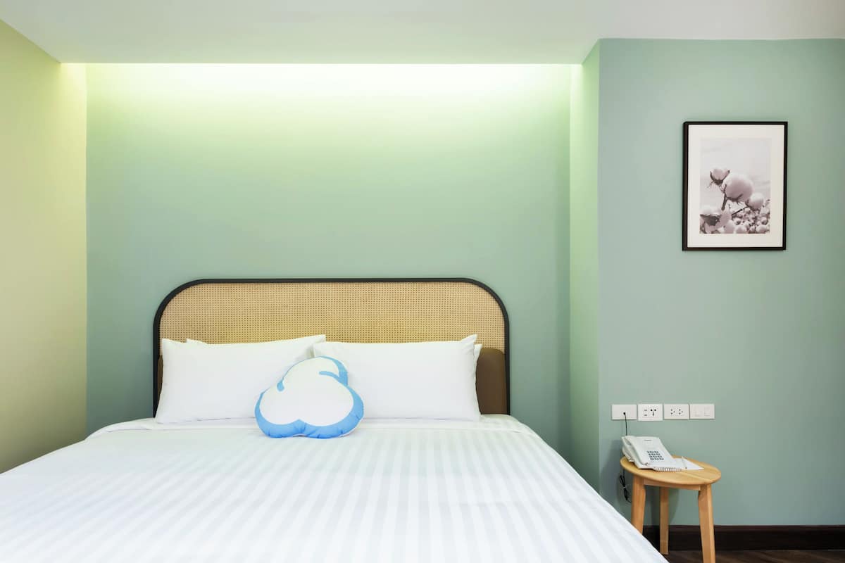 Deluxe Double or Twin Room | Premium bedding, in-room safe, desk, blackout curtains