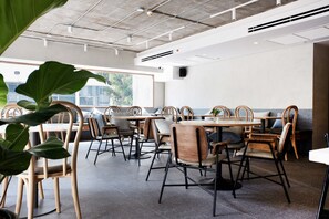 Café da manhã continental todos os dias (THB 400 por pessoa)