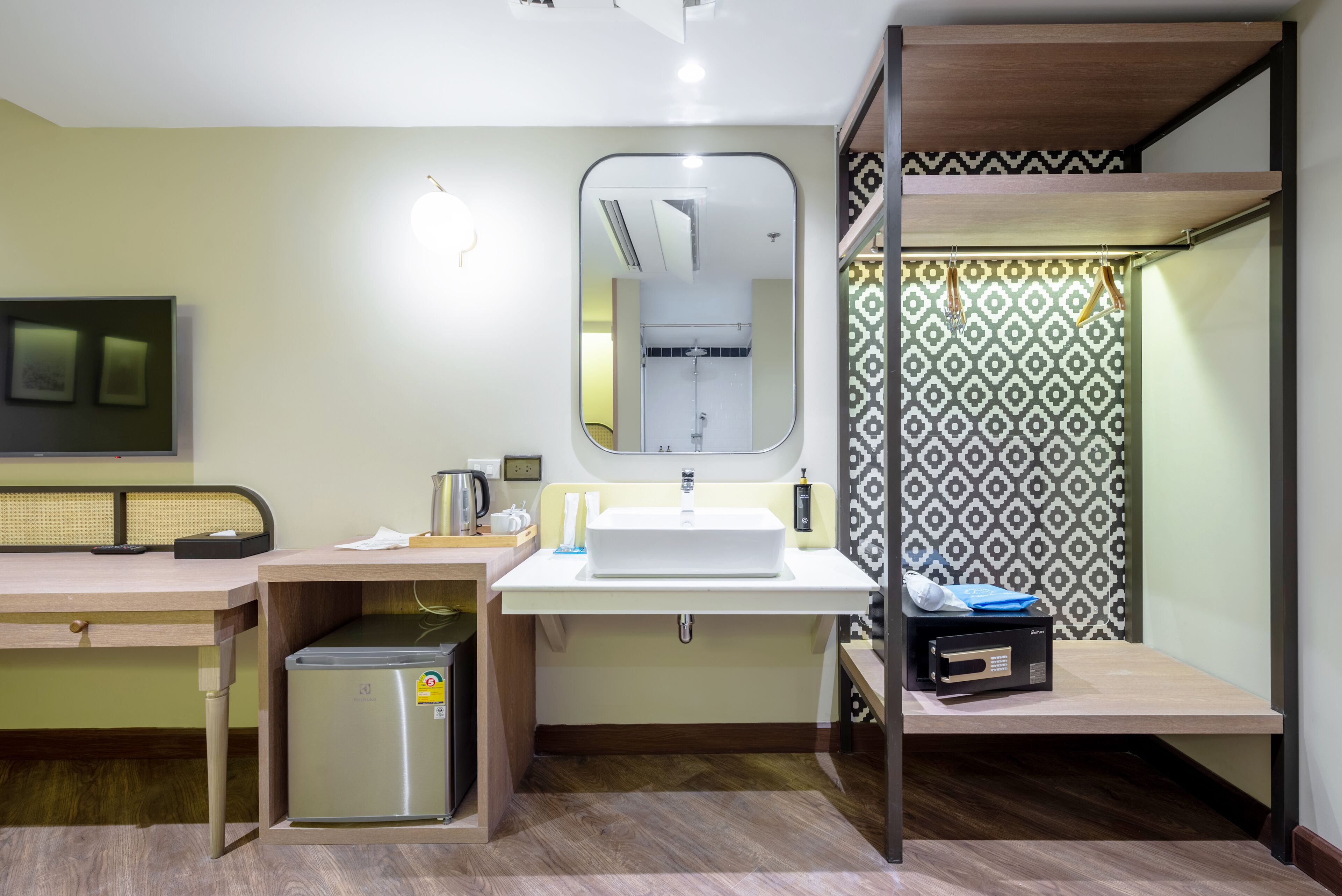 deluxe double or twin (no window) | 1 bedroom, premium bedding, in-room safe, desk