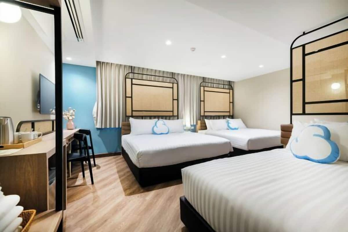 Premium bedding, in-room safe, desk, blackout curtains