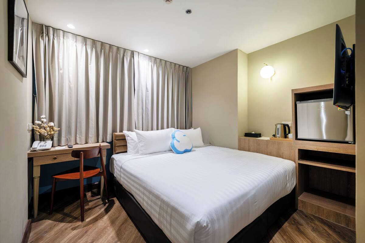 ห้องสแตนดาร์ดซิงเกิล | เครื่องนอนระดับพรีเมียม, ตู้นิรภัยในห้องพัก, โต๊ะทำงาน, ผ้าม่านกันแสง