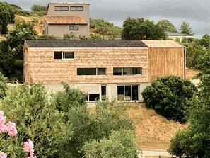 Fachada de la propiedad