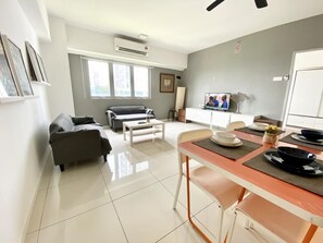 Living area - Paragon Cyberjaya by Elite Stay (Cyberjaya)
