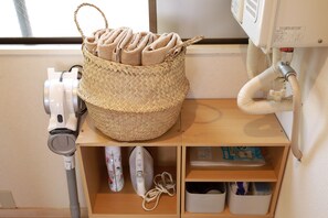 Apartment | Bathroom amenities | Separate bathtub and shower, free toiletries, hair dryer, slippers