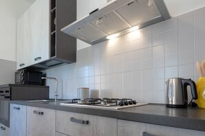 Fridge, microwave, oven, stovetop