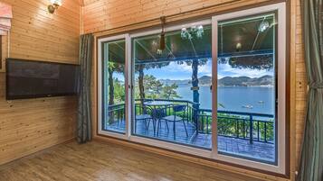 Condo (5~8) | Terrace/patio