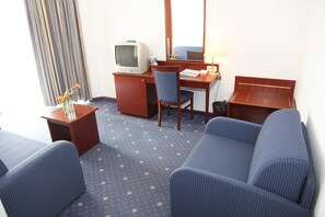 Family Room, Balcony | Living area | Flat-screen TV - Hotel Catez (Brezice)