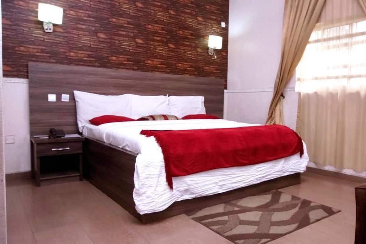 Desk, laptop workspace, free WiFi, bed sheets