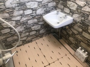 Apartment, 1 Schlafzimmer | Badezimmer | Dusche, kostenlose Toilettenartikel, Haartrockner, Hausschuhe