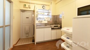 1 Bedroom Apartment | Private kitchenette | Espresso maker, mini-fridge, microwave, electric kettle - Pebliss Kurenai No.1 (Tokyo)