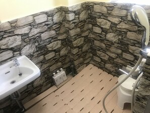 公寓, 1 间卧室 | 浴室 | 淋浴设施、免费洗浴用品、吹风机、拖鞋