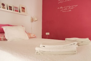 2 Schlafzimmer, Schreibtisch, Bügeleisen/Bügelbrett, kostenloses WLAN