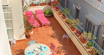 PENTHOUSE WITH LARGE TERRACE IN CENTRAL CENTER OF CÁDIZ