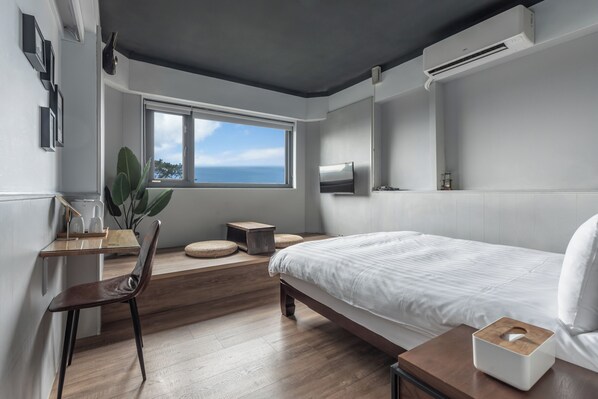 Superior Double Room, Sea View | Desk, blackout drapes, free WiFi, bed sheets - Jiufen The Ocean Theory (New Taipei City)