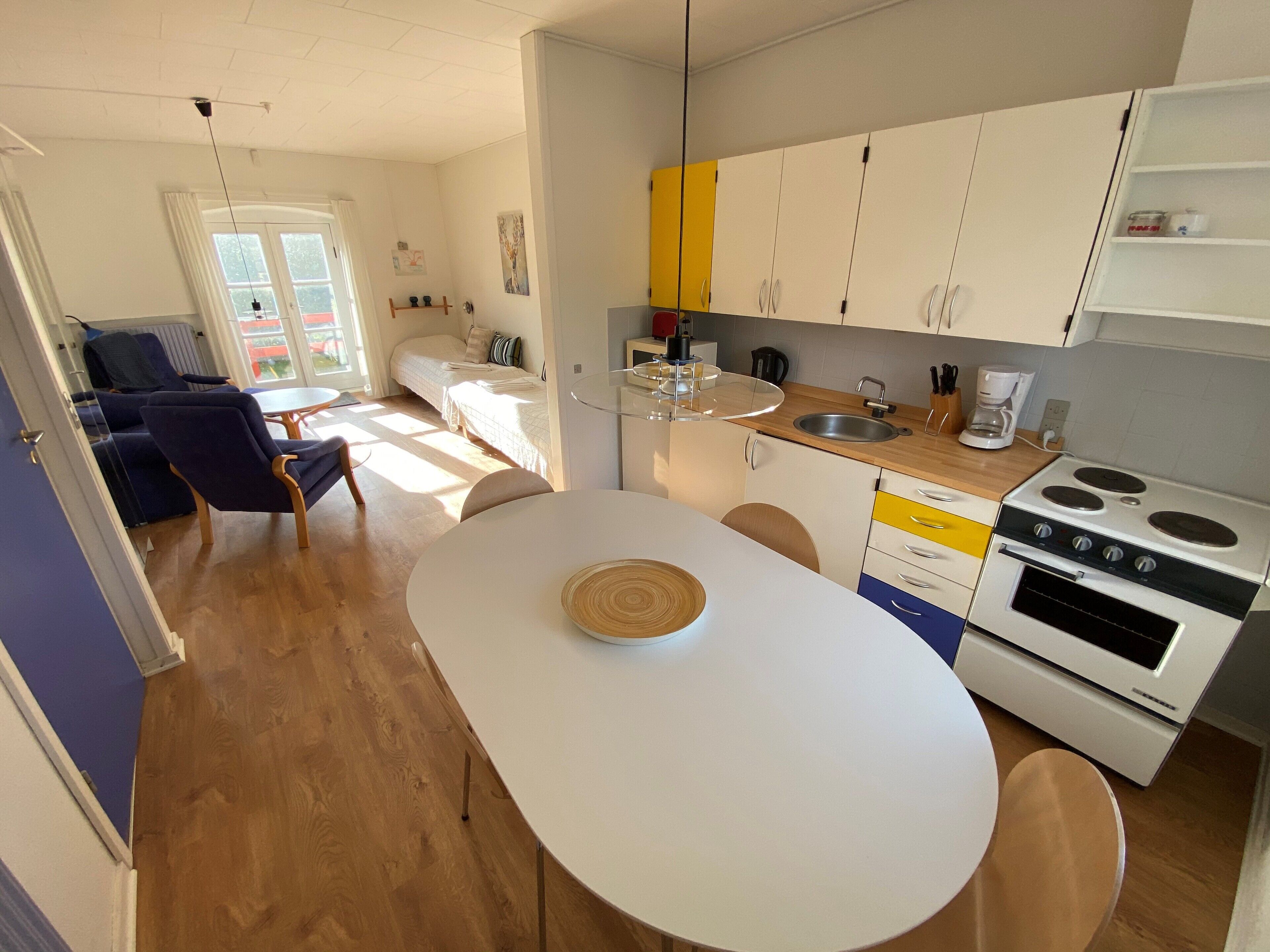 basic apartment, 2 bedrooms | in-room dining