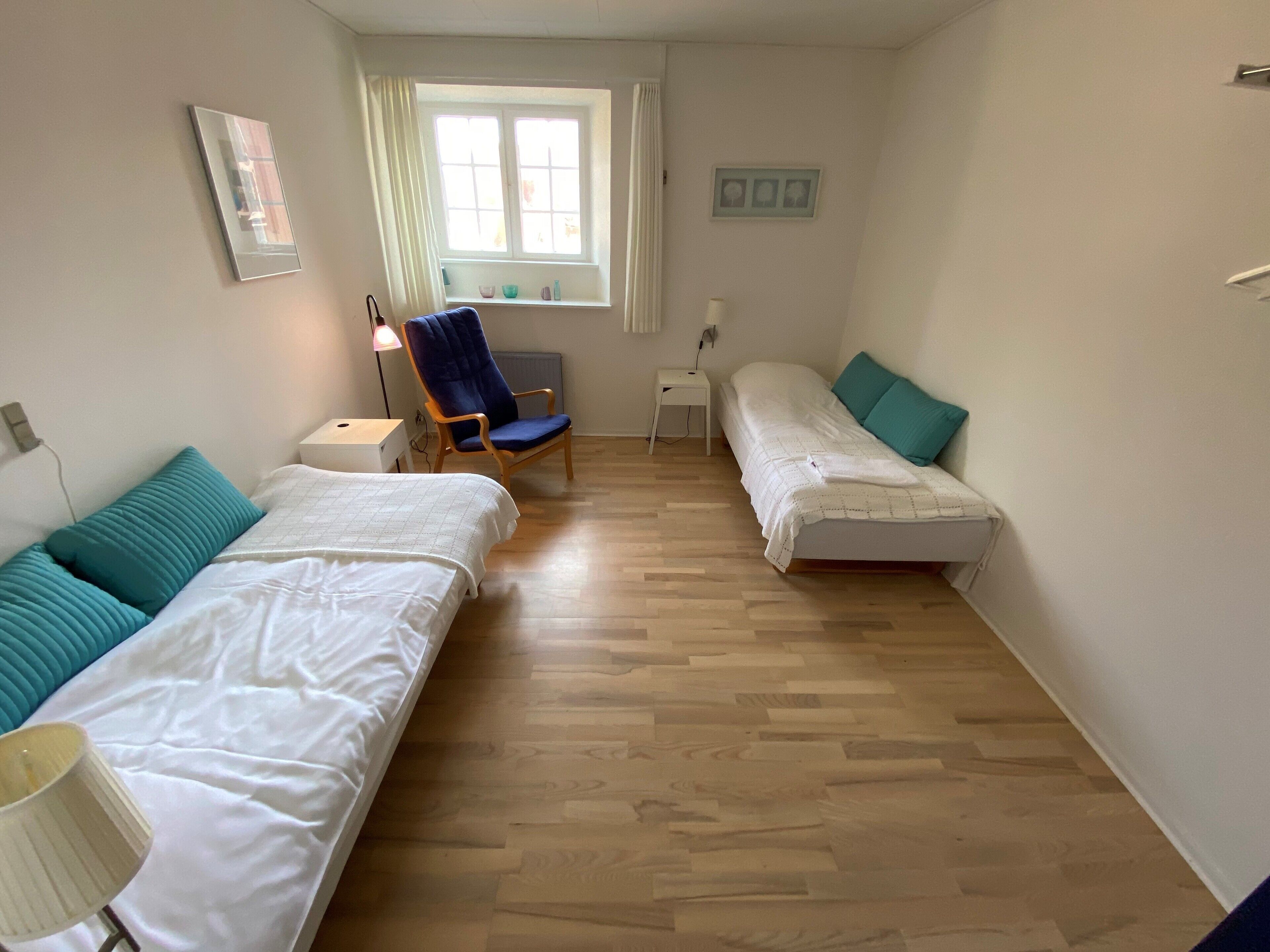 family room | free wifi, bed sheets