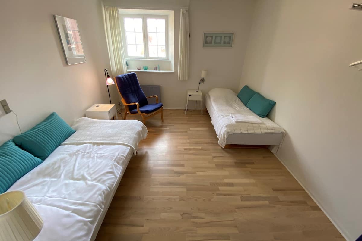 family room | free wifi, bed sheets