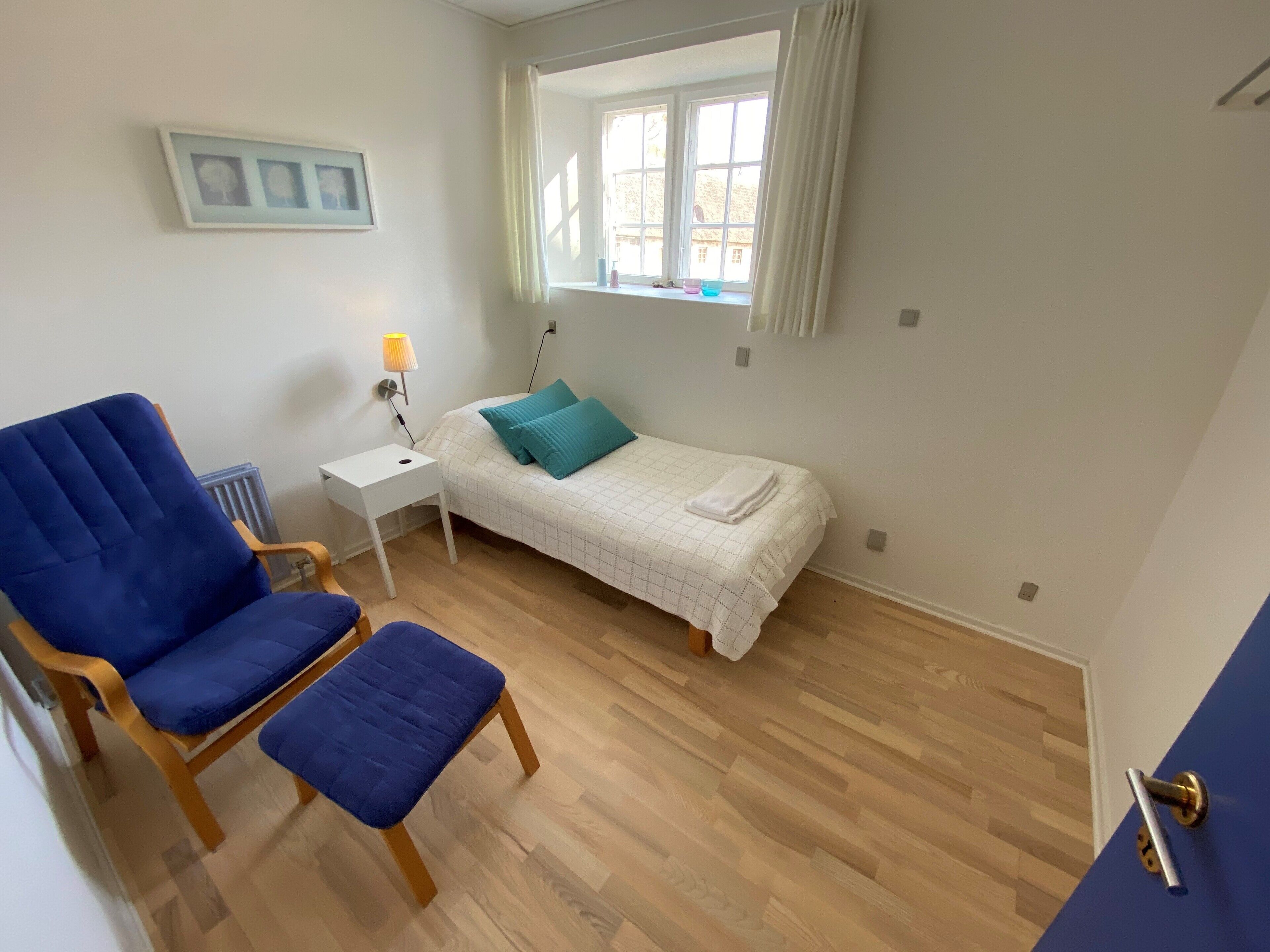 family room | free wifi, bed sheets