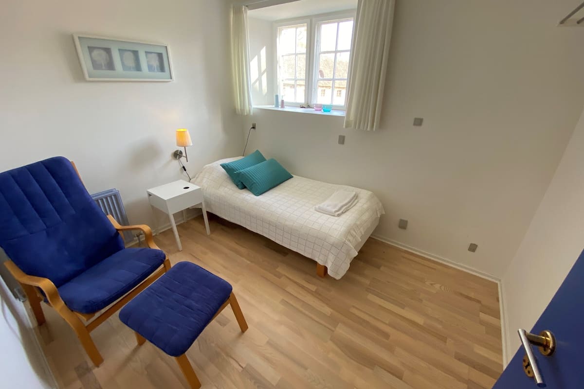 family room | free wifi, bed sheets