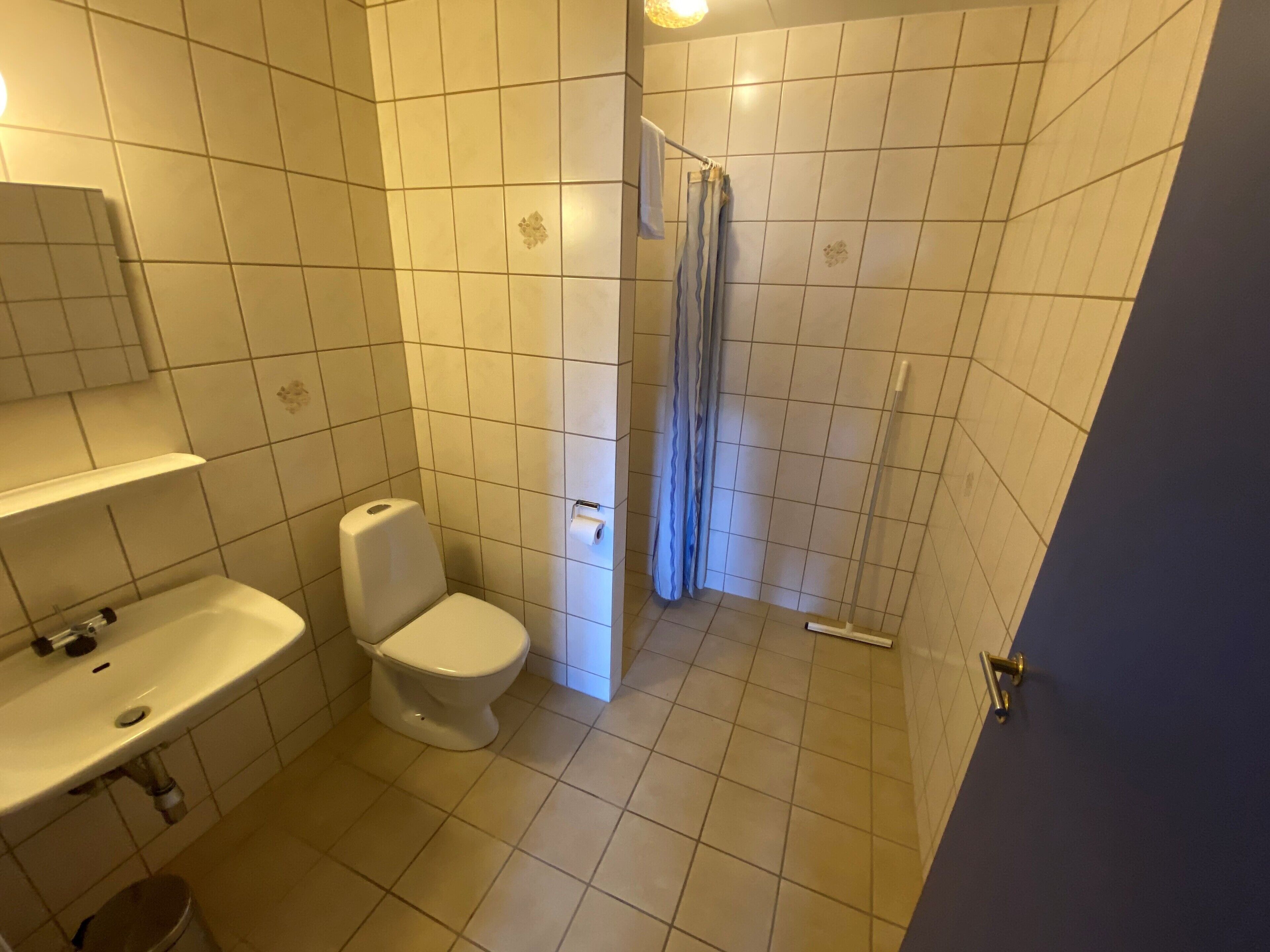 family room | bathroom | shower, towels