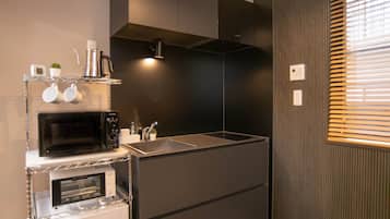 Apartment | Private kitchenette | Mini-fridge, microwave, cookware/dishes/utensils