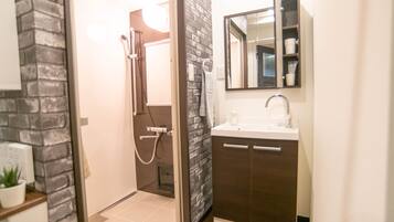 Apartment | Bathroom | Shower, free toiletries, hair dryer, slippers