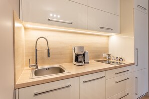 Kühlschrank, Herdplatte, Geschirrspüler