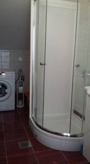 스튜디오 | 욕실 | 샤워 시설, 타월, 비누, 화장지