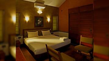 Family Room | Premium bedding, memory foam beds, in-room safe, individually decorated