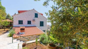 Fachada da propriedade