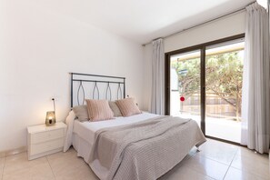 1 slaapkamer, een strijkplank/strijkijzer, gratis wifi, beddengoed