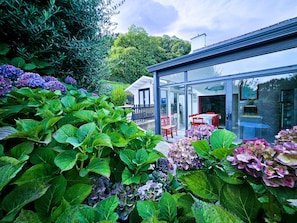 Unclassified image, 3 of 10, button - "Le Macareux" Vacation Rental & Chalet: Lush, Green Setting—Beach Within Walking Distance (Trévou-Tréguignec)