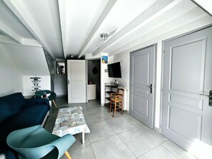 Unclassified image, 5 of 10, button - "Le Macareux" Vacation Rental & Chalet: Lush, Green Setting—Beach Within Walking Distance (Trévou-Tréguignec)