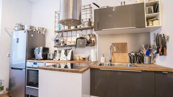 Kühlschrank, Ofen, Herdplatte, Geschirrspüler