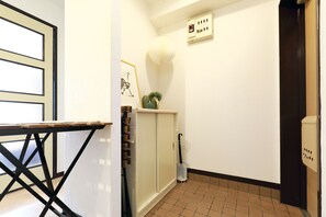 Interior entrance - Pebliss Hikari No.3 (Tokyo)
