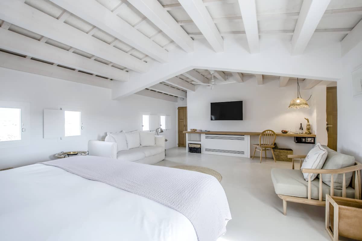 Premium suite (Torrevella Suite Prestige) | 1 slaapkamer, luxe beddengoed, een minibar, een kluis op de kamer
