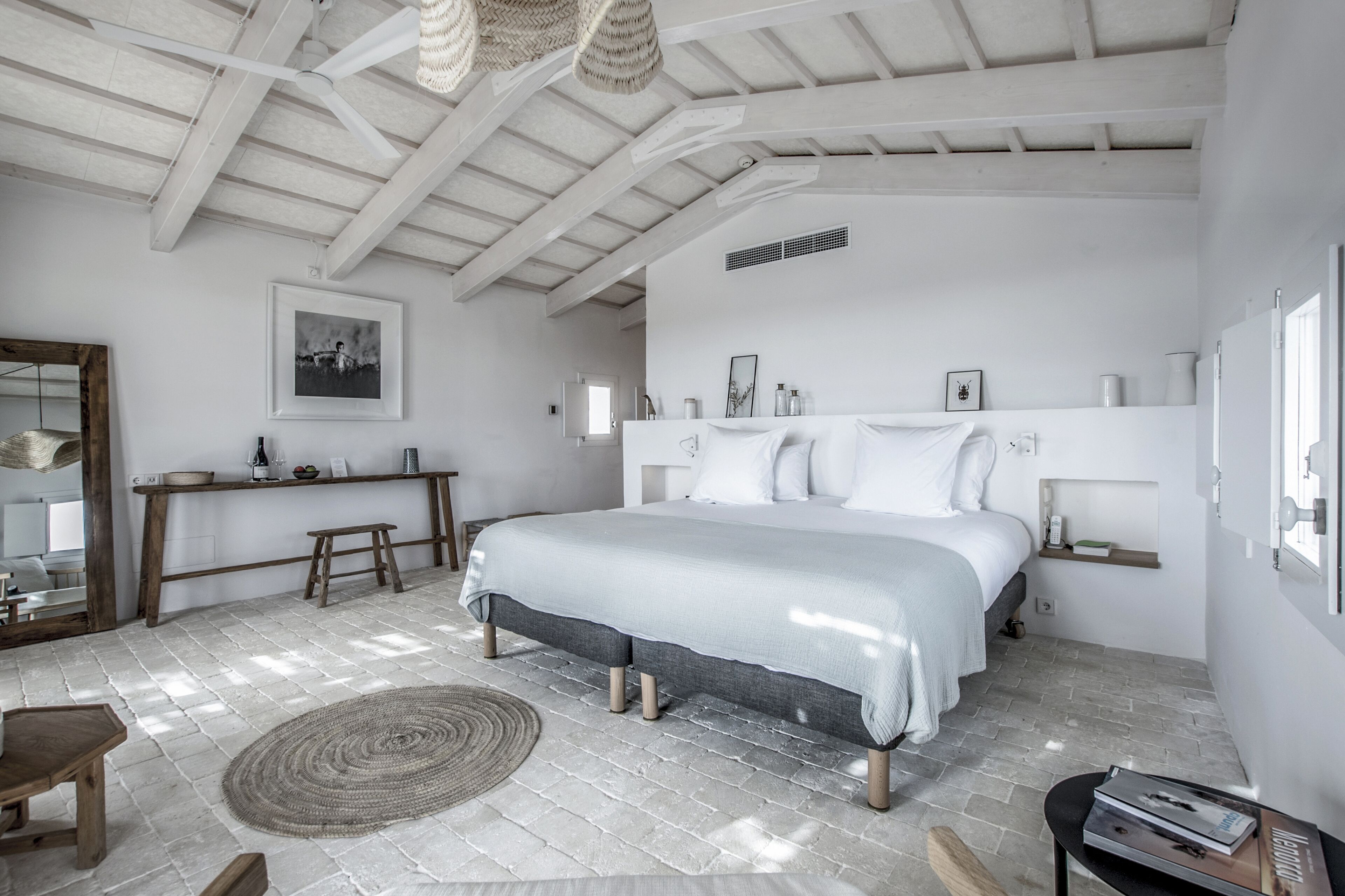 Torrevella Superior Deluxe | Ropa de cama de alta calidad y minibar 