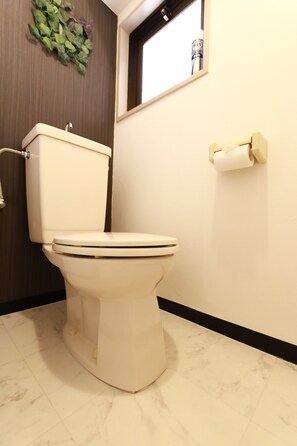 อพาร์ทเมนท์, 2 ห้องนอน | ห้องน้ำ | อ่างอาบน้ำและฝักบัวแยกจากกัน, ของใช้ในห้องน้ำฟรี, ไดร์เป่าผม