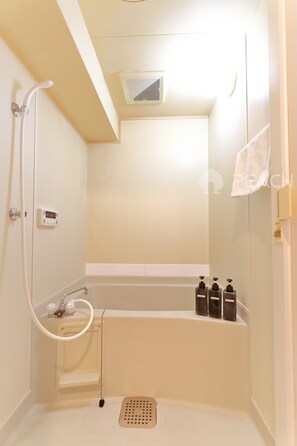 2 Bedroom Apartment | Bathroom | Separate tub and shower, free toiletries, hair dryer, slippers - Pebliss Hikari No.4 (Tokyo)