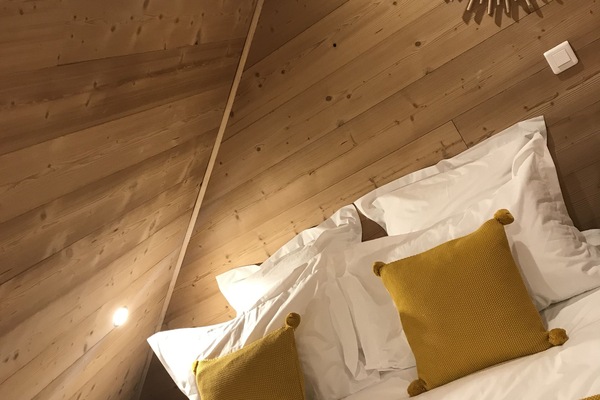 Superior Room, 1 Queen Bed, Balcony (Porte & Fenêtre) | Premium bedding, iron/ironing board (on request), WiFi (free)