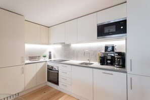 Frigorifero, microonde, forno, lavastoviglie