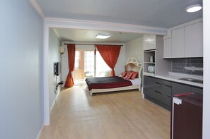 Double Room (Eblin) | Individually decorated, individually furnished, free WiFi
