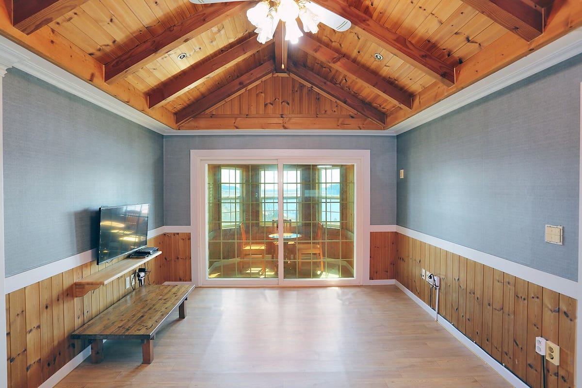 Family Room (Princess) | Living room | TV