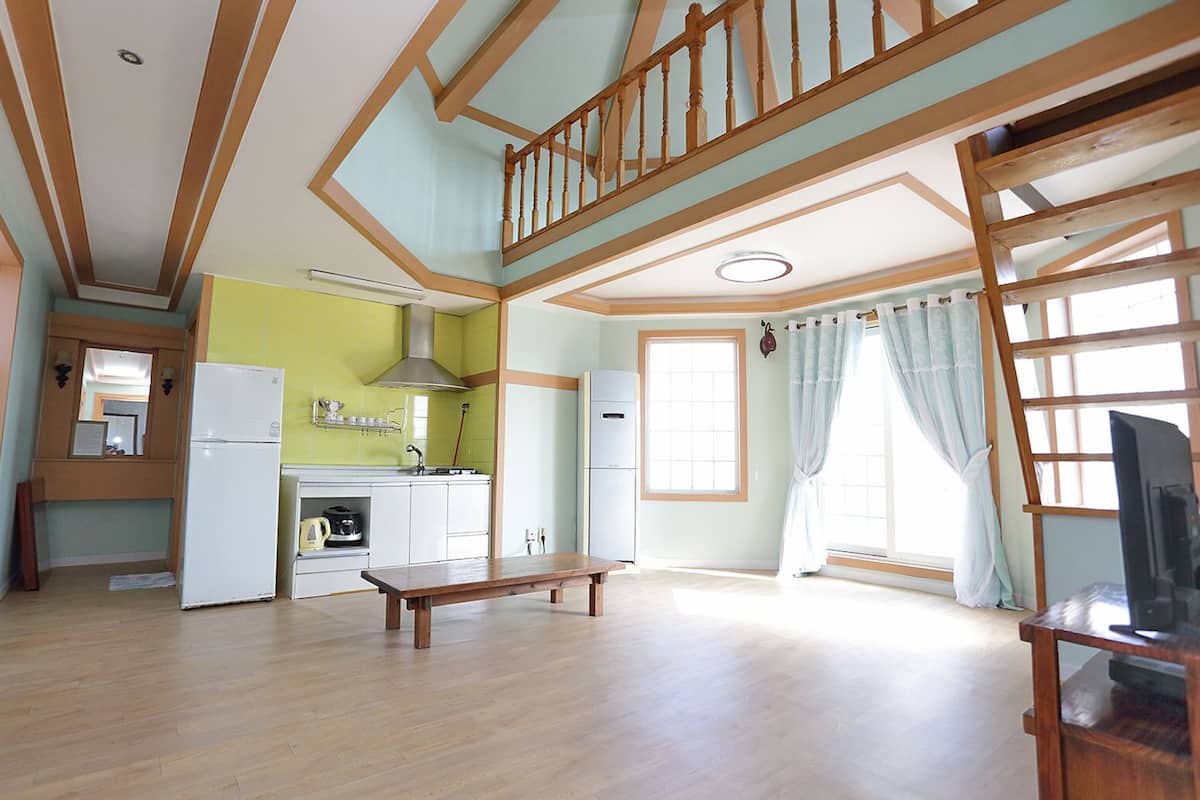 Duplex (Landora) | Living area | TV