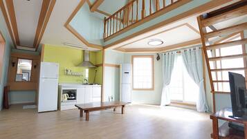 Duplex (Landora) | Living area | TV