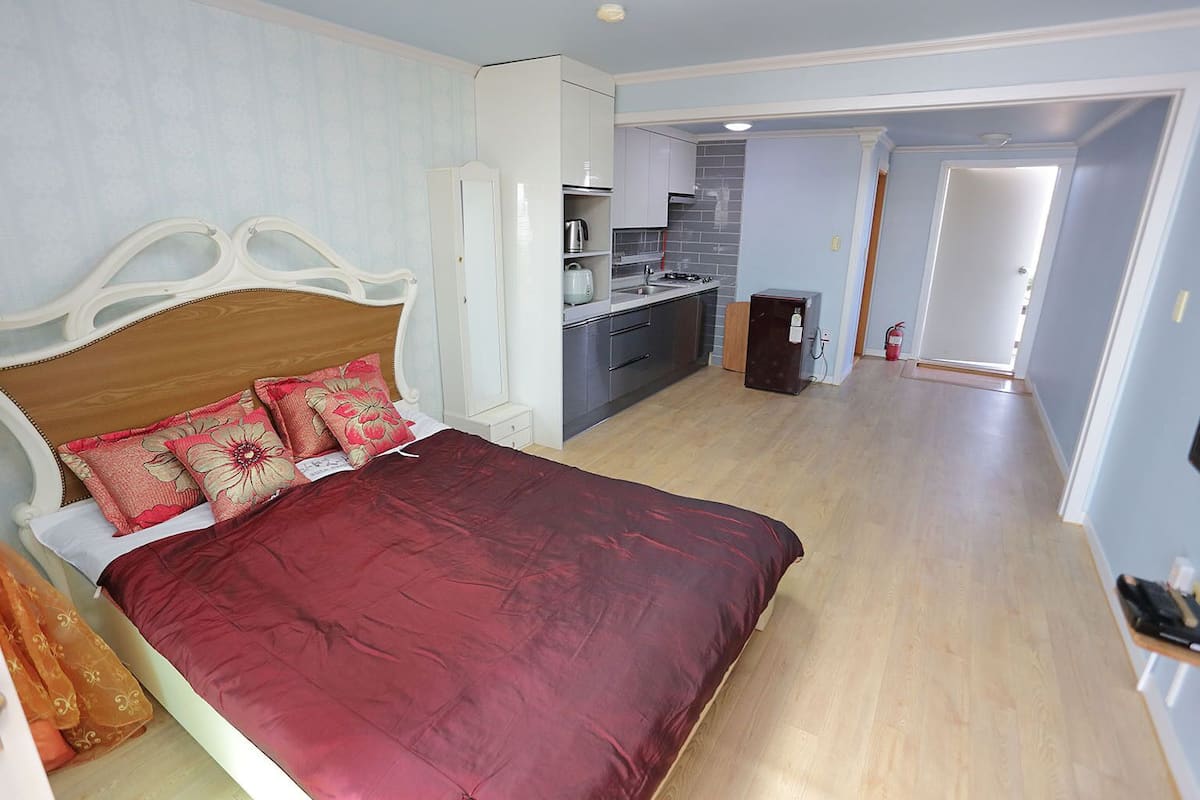 Double Room (Eblin) | WiFi (free), individually decorated, individually furnished