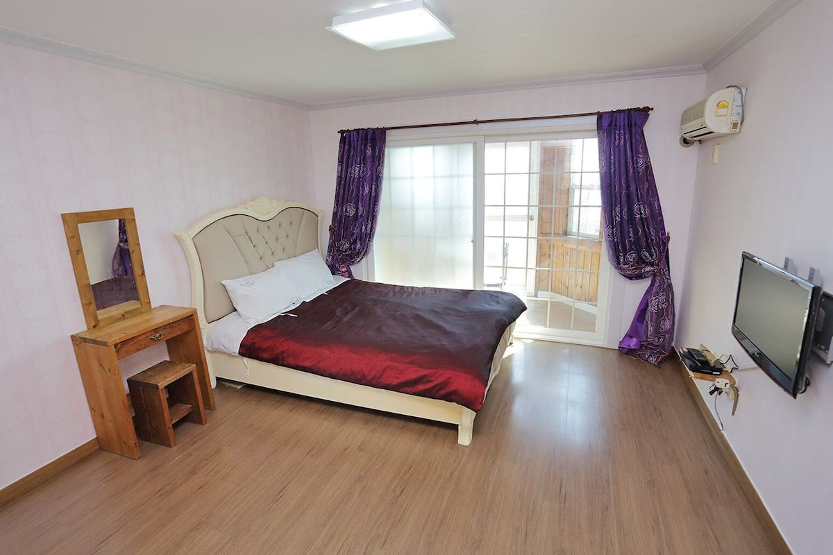 Double Room (Saphir) | WiFi (free), individually decorated, individually furnished